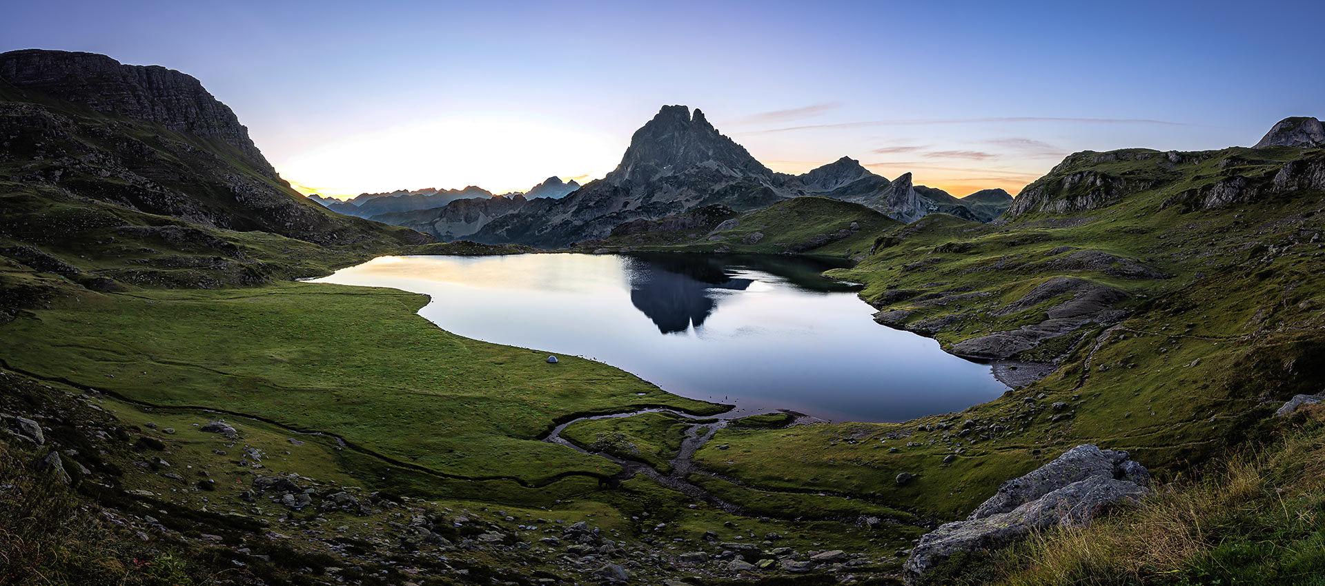 Photo-1920×850-LacsdAyous